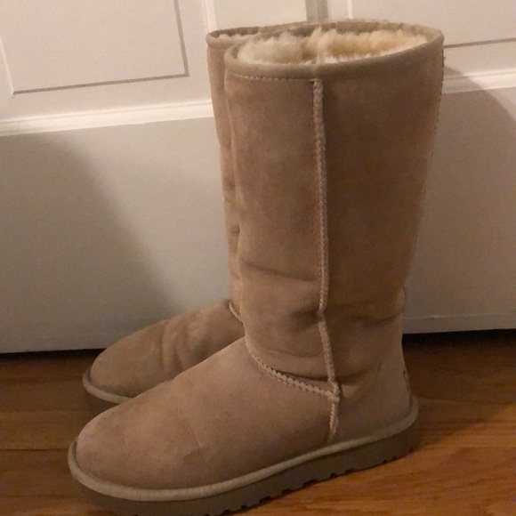 Uggs - Picture 2 of 3